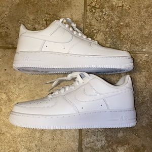 BRAND NEW NIKE AIR FORCE 1 Men’s 8.5/Women’s 6.5
